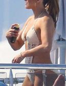 Jennifer-Lopez-in-Crochet-Swimsuit-507