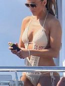 Jennifer-Lopez-in-Crochet-Swimsuit-508