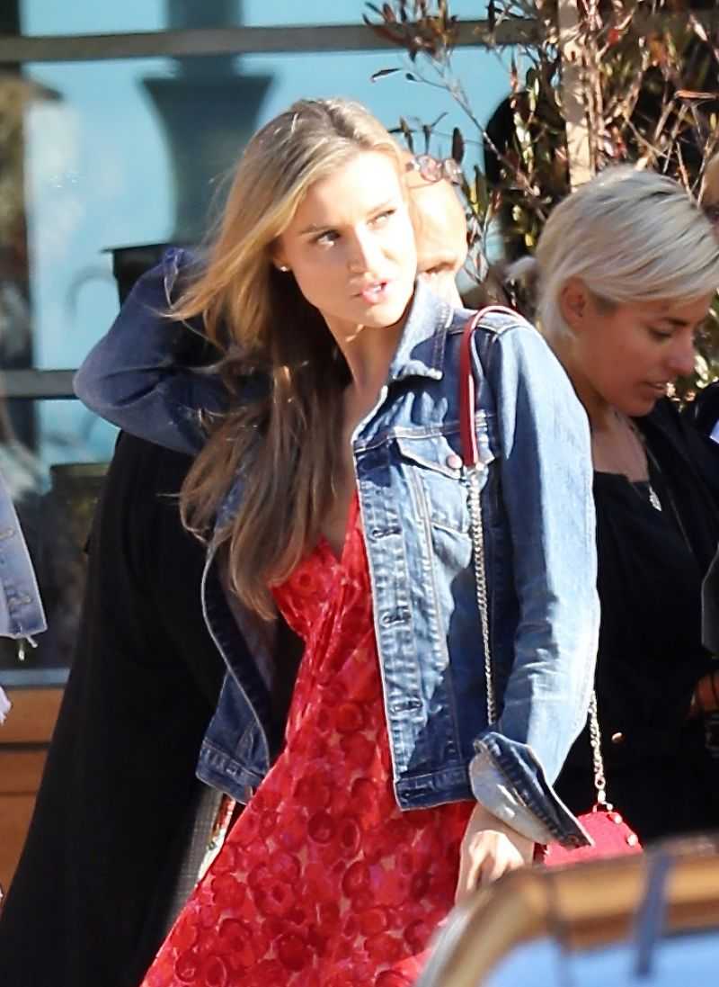 Joanna-Krupa-Outside-Soho-Beach-House-in-Malibu-1