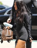 Kourtney-Kardashian-Leggy-656