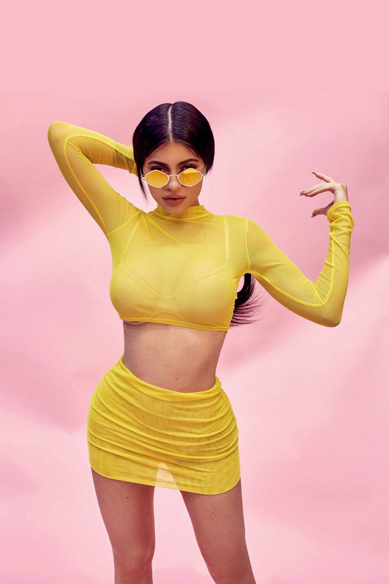 Kylie-Jenner-in-QUAY-X-Kylie-Sunglasses-Photoshoot-2