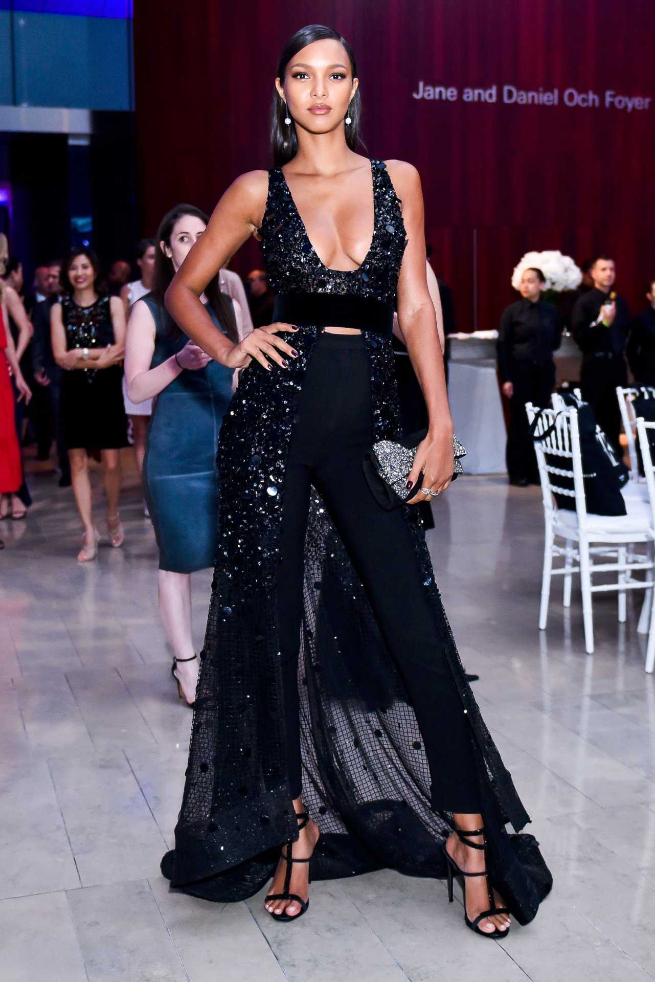 Lais-Ribeiro-at-2017-Fragrance-Awards-1