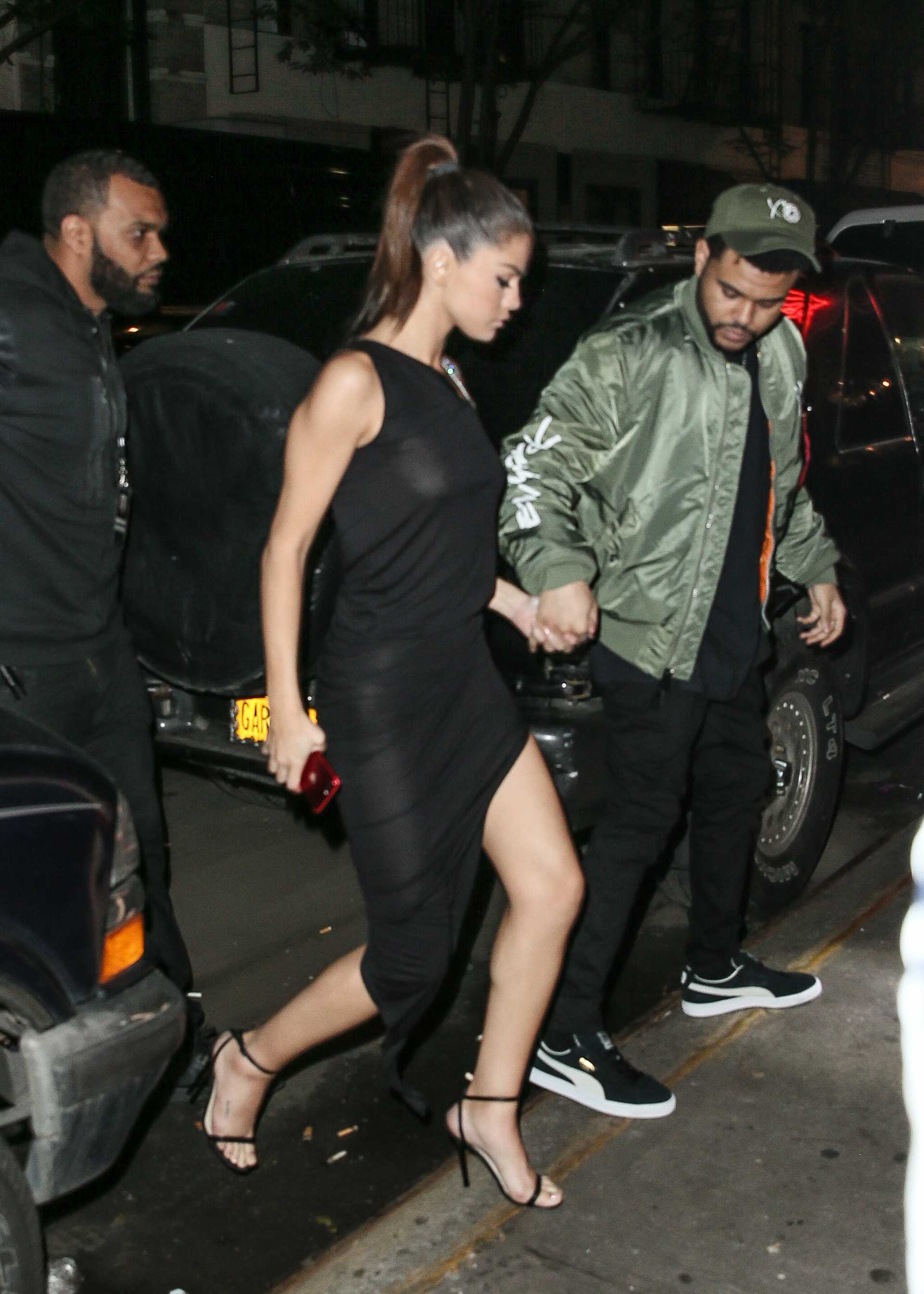 Selena-Gomez-See-through-to-Nipples-30