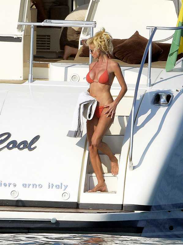 Victoria-Silvstedt-in-Bikini-504