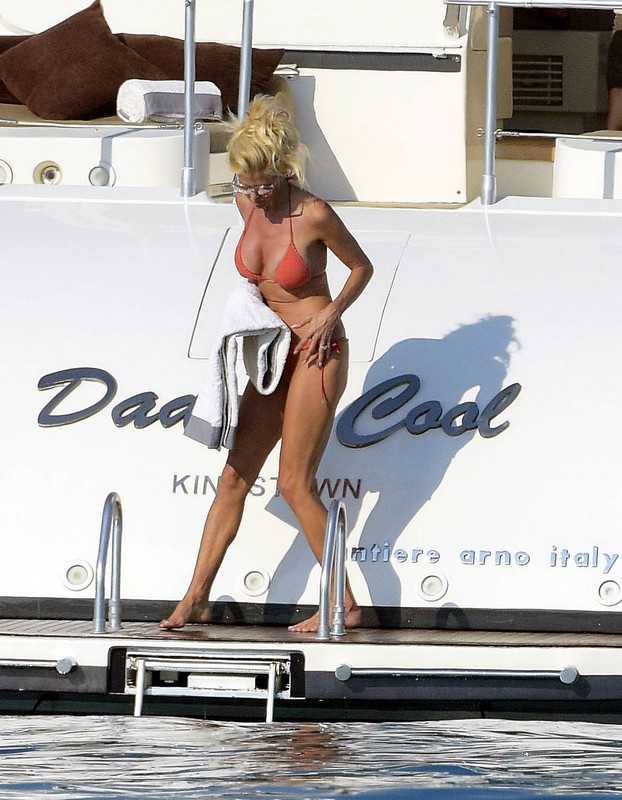 Victoria-Silvstedt-in-Bikini-506
