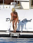 Victoria-Silvstedt-in-Bikini-507