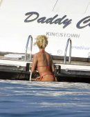 Victoria-Silvstedt-in-Bikini-509