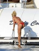 Victoria-Silvstedt-in-Bikini-512