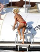 Victoria-Silvstedt-in-Bikini-513