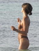 Alessandra-Ambrosio-in-Bikini-358