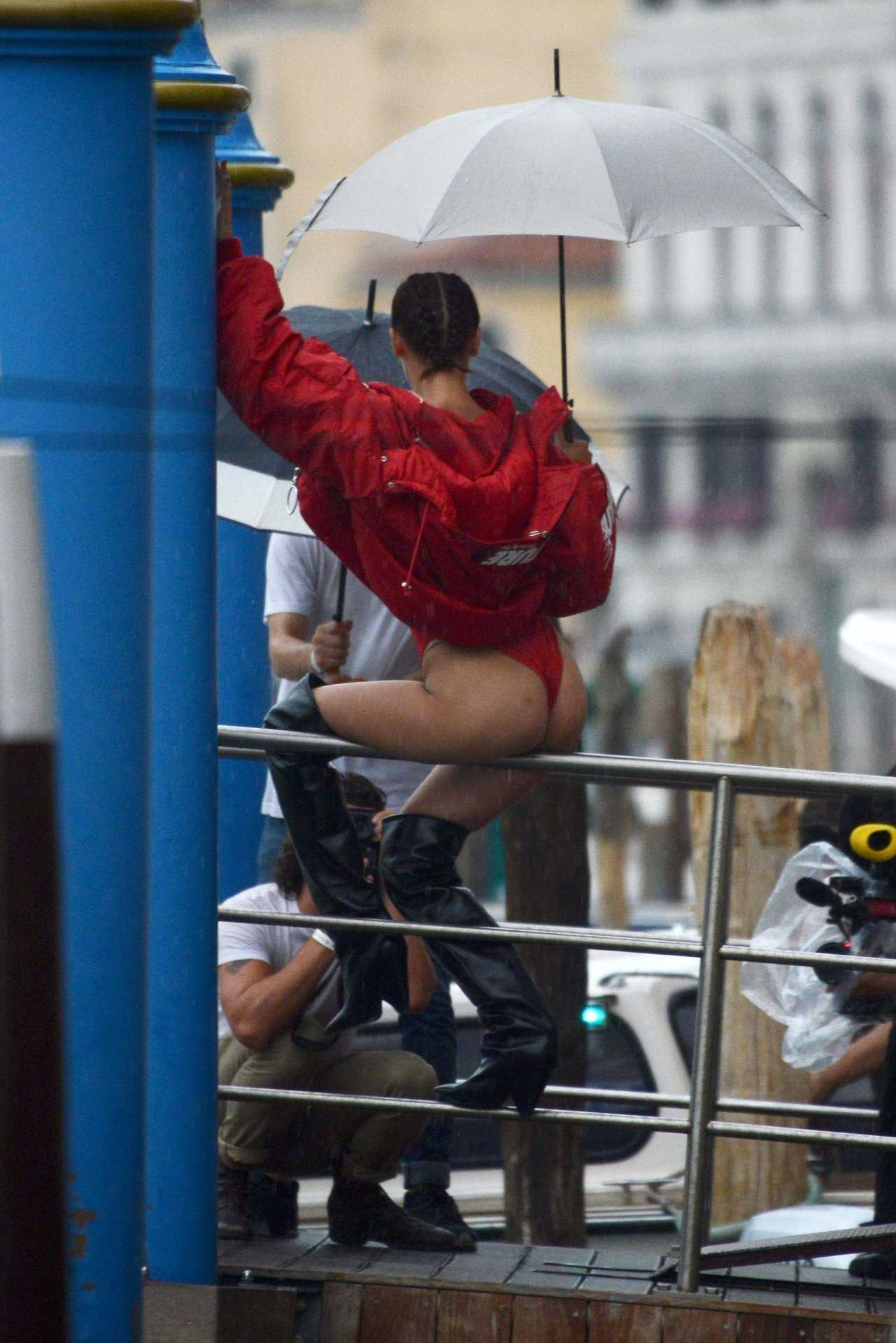 Bella-Hadid-Booty-15
