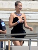 Bella-Hadid-Booty-2