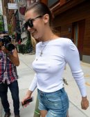 Bella Hadid and Gigi Hadid Outside Gigi's Apartment in NYC