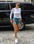 Bella Hadid and Gigi Hadid Outside Gigi's Apartment in NYC