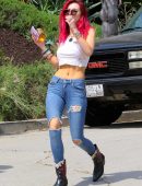Bella-Thorne-Braless-405