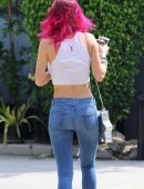 Bella-Thorne-Braless-406