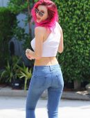 Bella-Thorne-Braless-409