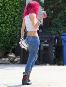 Bella-Thorne-Braless-412