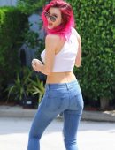 Bella-Thorne-Braless-413