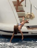 Eva-Longoria-in-Bikini-607