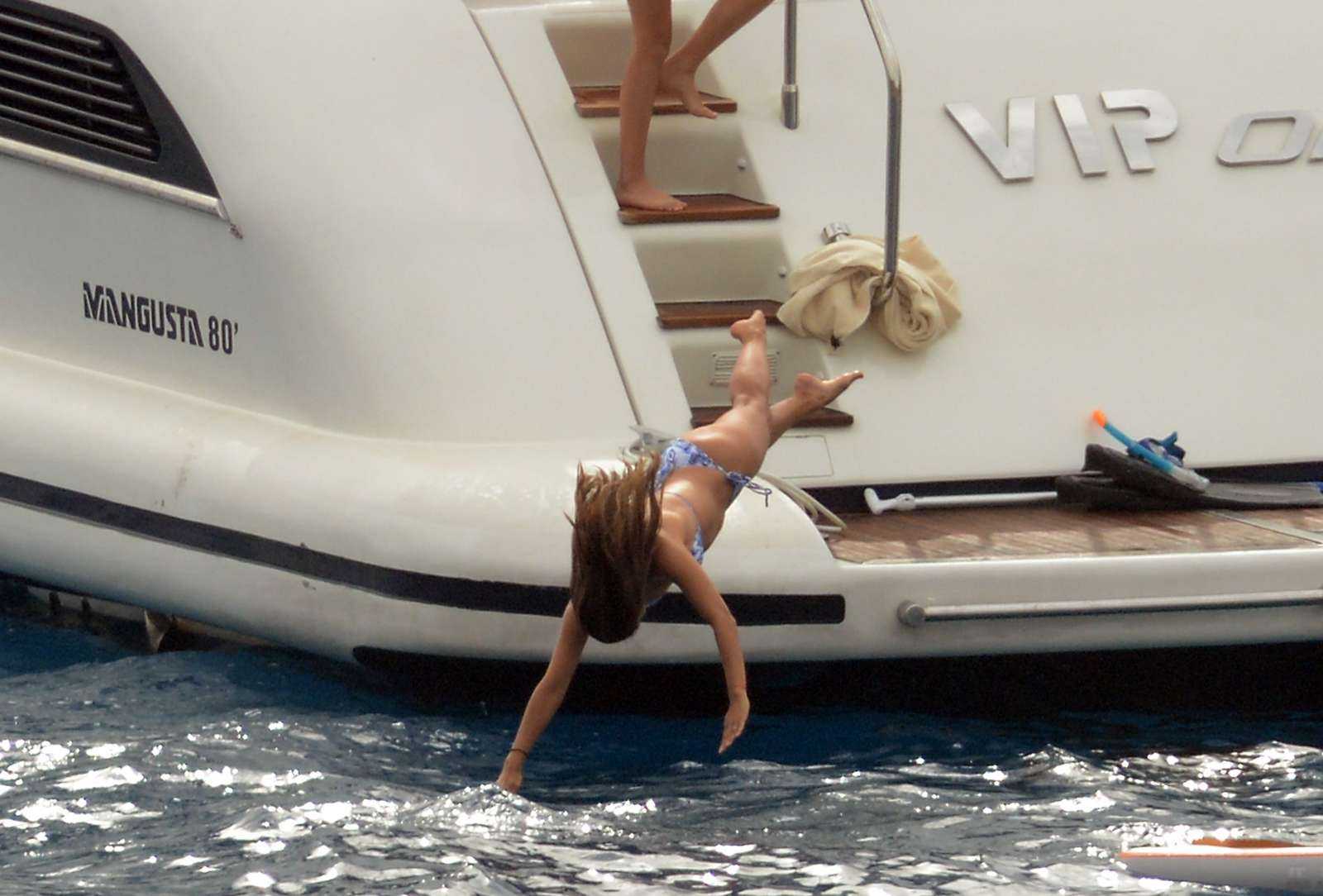 Eva-Longoria-in-Bikini-607