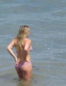Hilary-Duff-in-Bikini-204