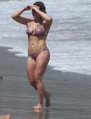 Hilary-Duff-in-Bikini-211