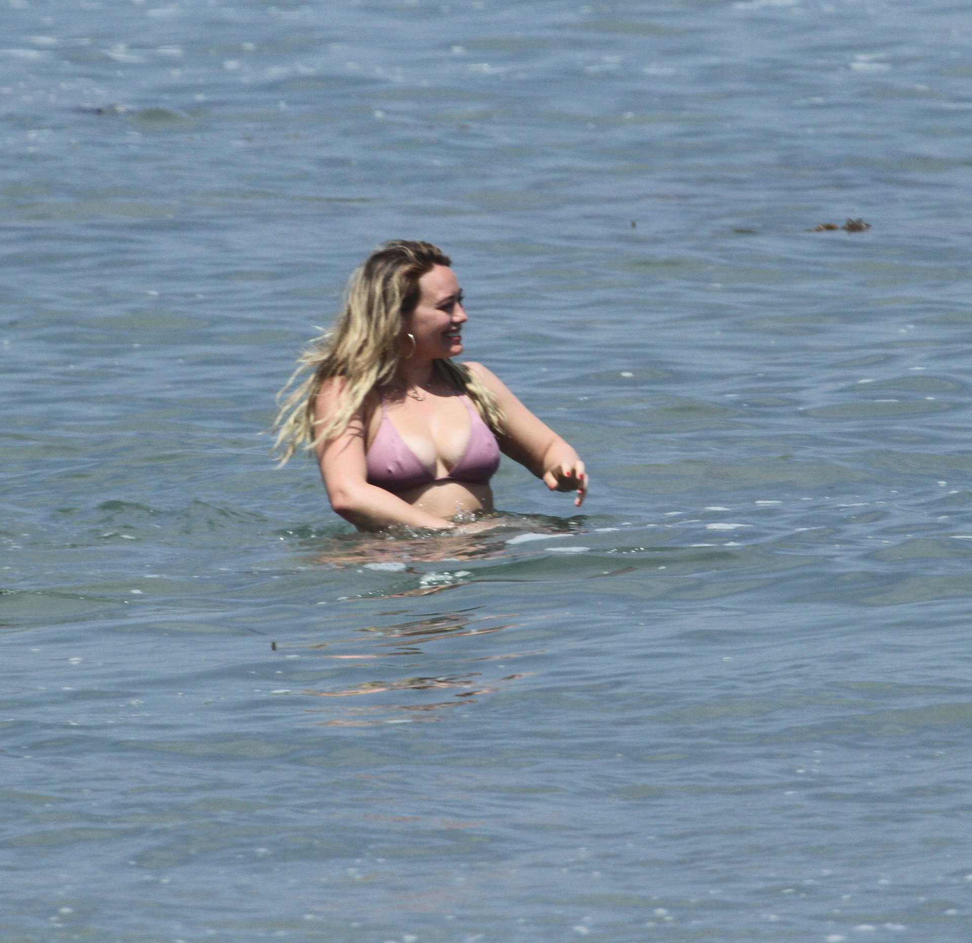Hilary-Duff-in-Bikini-213