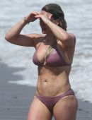 Hilary-Duff-in-Bikini-220