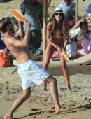 Izabel-Goulart-in-Bikini-212