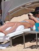 Jessica-Alba-in-Bikini-575