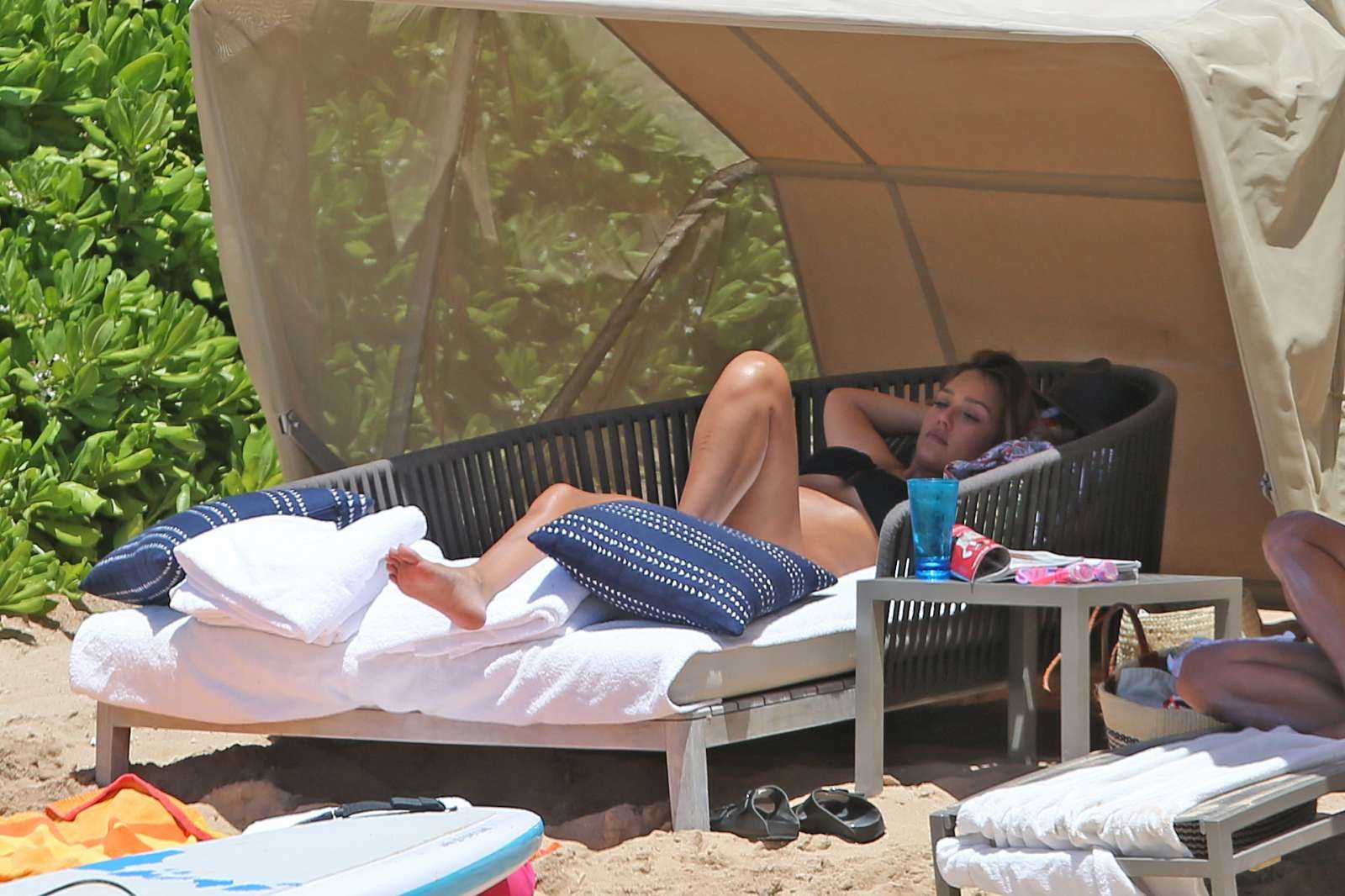 Jessica-Alba-in-Black-Bikini-603
