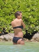 Jessica Alba in Black Bikini on Holidays in Hawaii