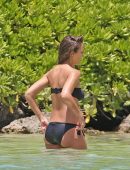 Jessica-Alba-in-Black-Bikini-615
