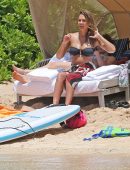 Jessica-Alba-in-Black-Bikini-620