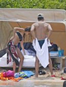 Jessica-Alba-in-Black-Bikini-621