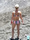 Katy-Perry-in-Bikini-203