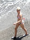 Katy-Perry-in-Bikini-205
