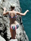 Katy-Perry-in-Bikini-207