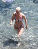 Katy-Perry-in-Bikini-221