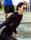 Kendall-Jenner-Braless-302