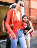 Kendall-Jenner-Braless-982