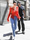 Kendall-Jenner-Braless-984