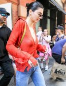 Kendall-Jenner-Braless-988