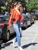 Kendall-Jenner-Braless-998