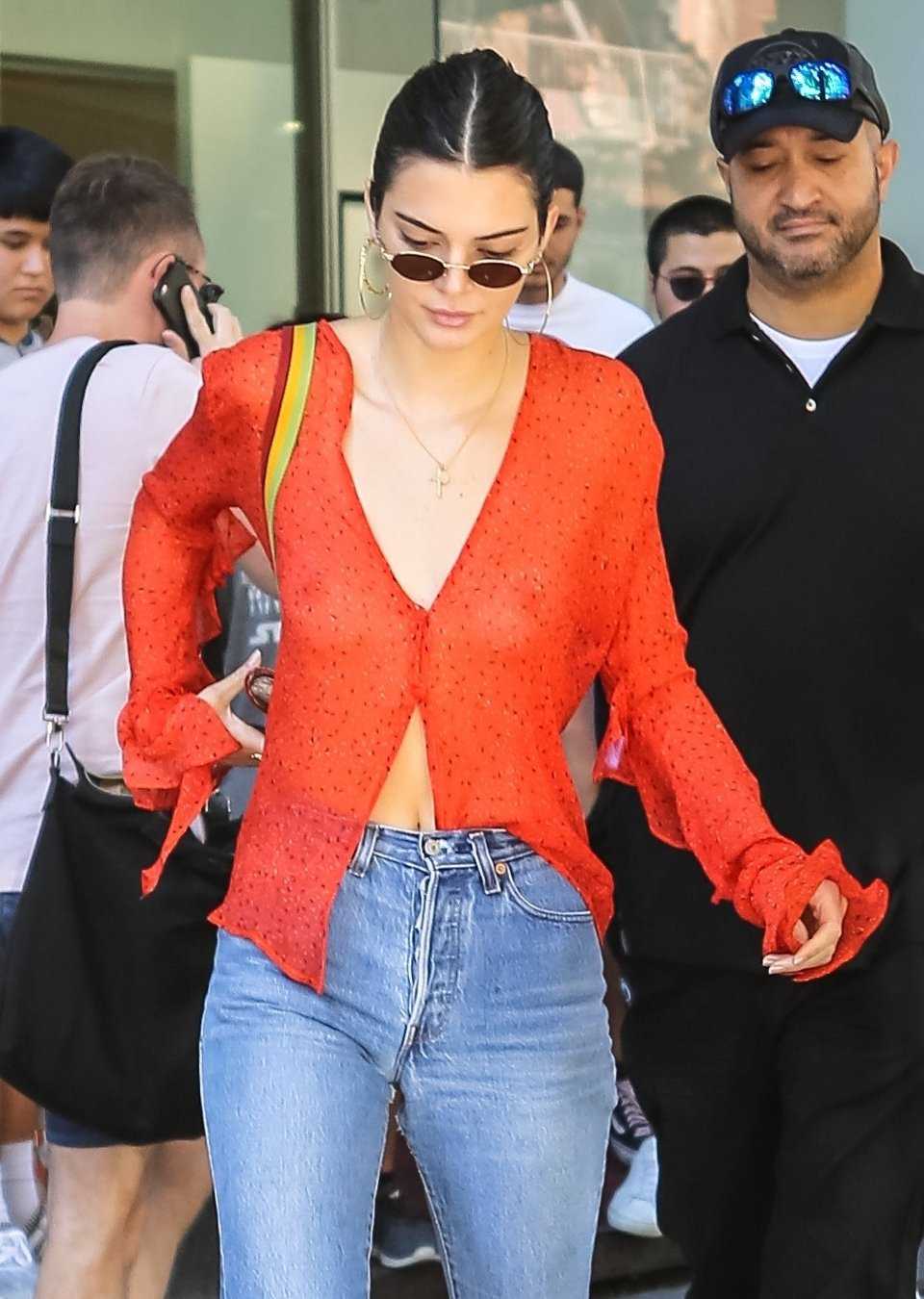 Kendall-Jenner-Braless-999