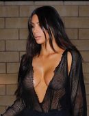 Kim-kardashian-Braless-585