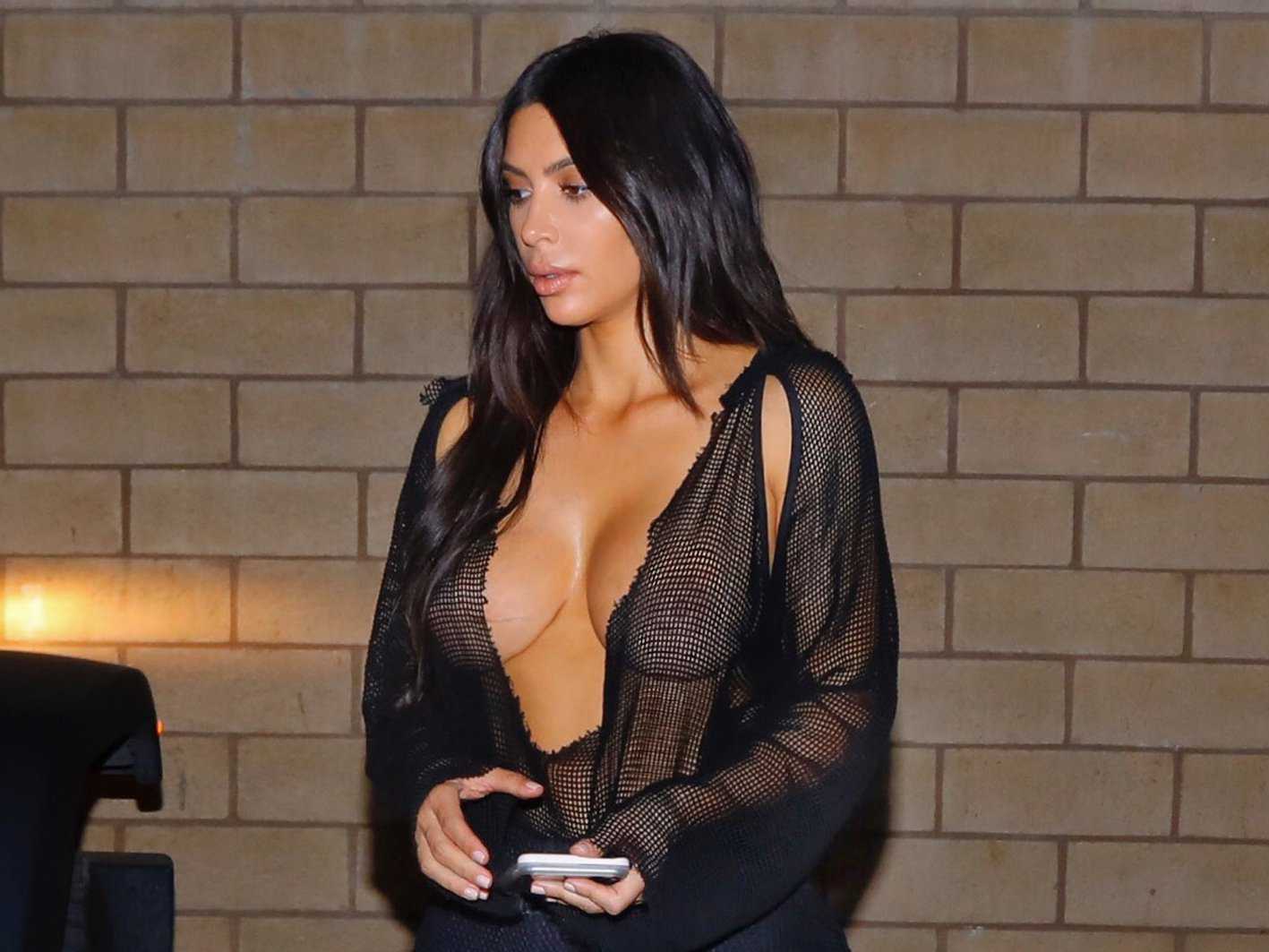 Kim-kardashian-Braless-588