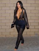 Kim-kardashian-Braless-589