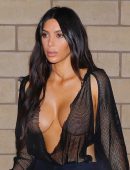 Kim-kardashian-Braless-592